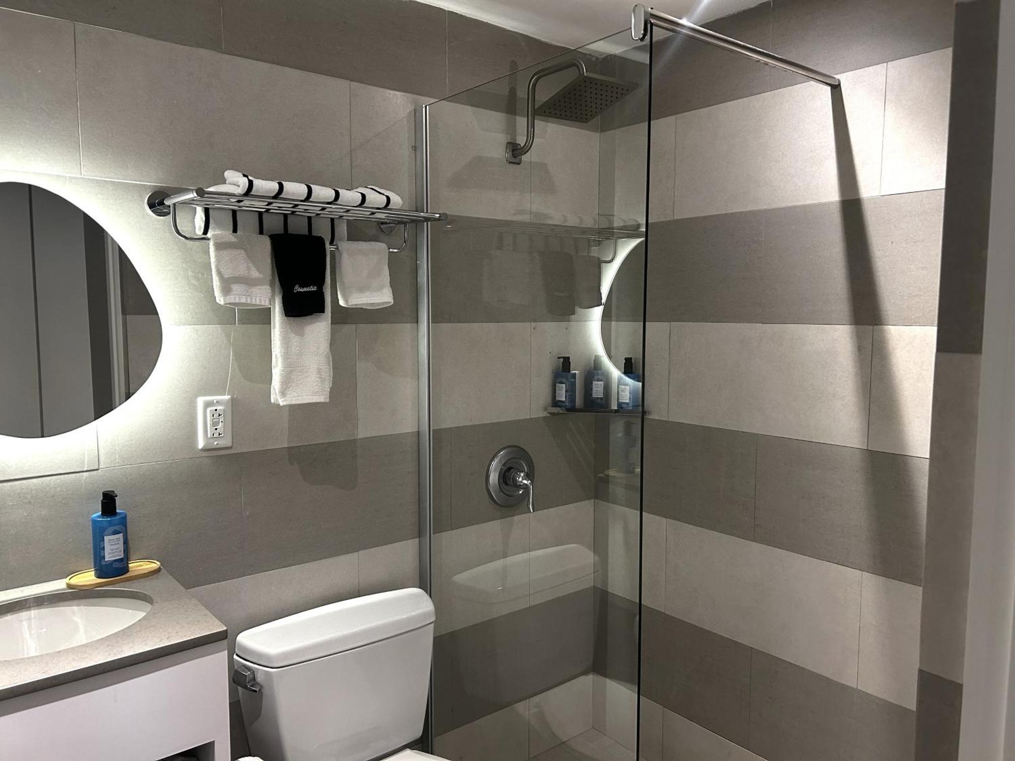 Deluxe Two Double Queen Room Park View,1668105339:JPEG